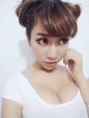 善良漂亮的女老板