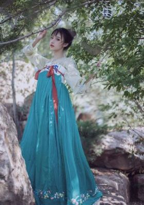 午夜免费福利在线观看_中英字幕1080